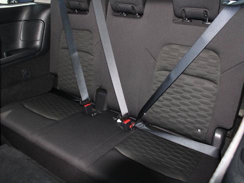 Used 2025 Nissan Pathfinder SV AWD/4WD image 19