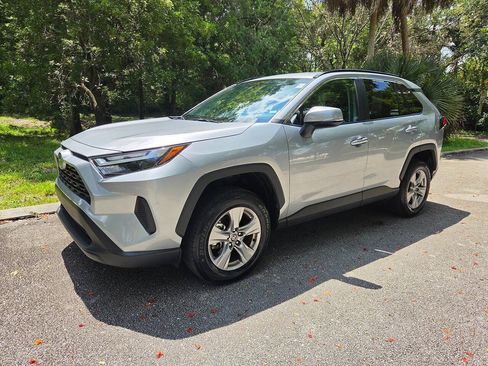 Used 2025 Toyota RAV4 XLE FWD image 3