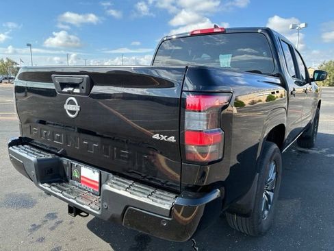 Certified 2025 Nissan Frontier SV AWD/4WD image 6