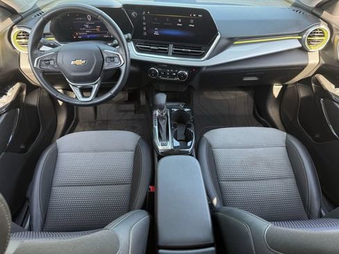 Used 2024 Chevrolet Trax LT w/ Driver Confidence Package FWD image 11