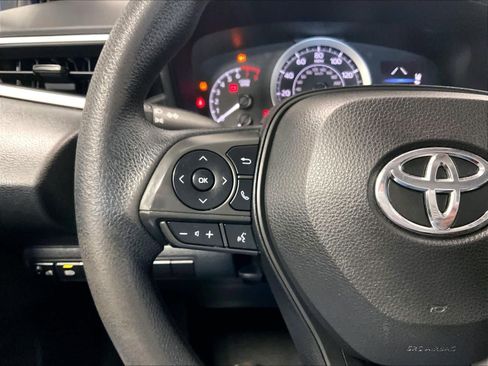 Used 2022 Toyota Corolla LE FWD image 22