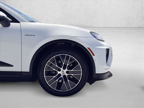Used 2025 Porsche Macan Electric RWD image 11