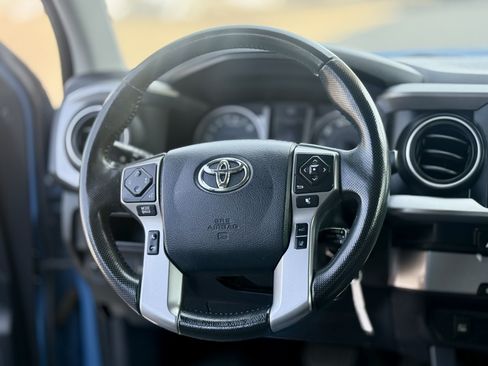 Used 2019 Toyota Tacoma SR5 RWD image 24