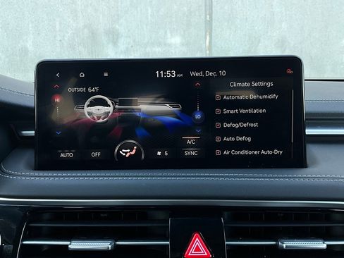 Used 2025 Genesis G70 2.5T image 31