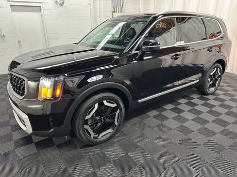 Used 2024 Kia Telluride EX w/ EX Captain's Chair Package AWD/4WD image 5