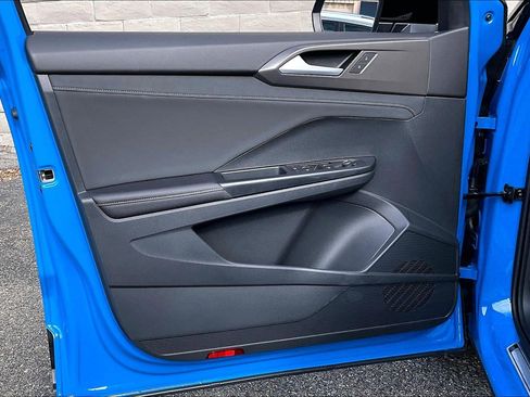 Certified 2025 Volkswagen Taos SE image 22