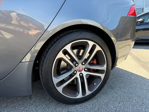 Used 2017 Jaguar XE Premium image 28