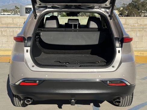 Used 2021 Toyota Venza Limited image 14