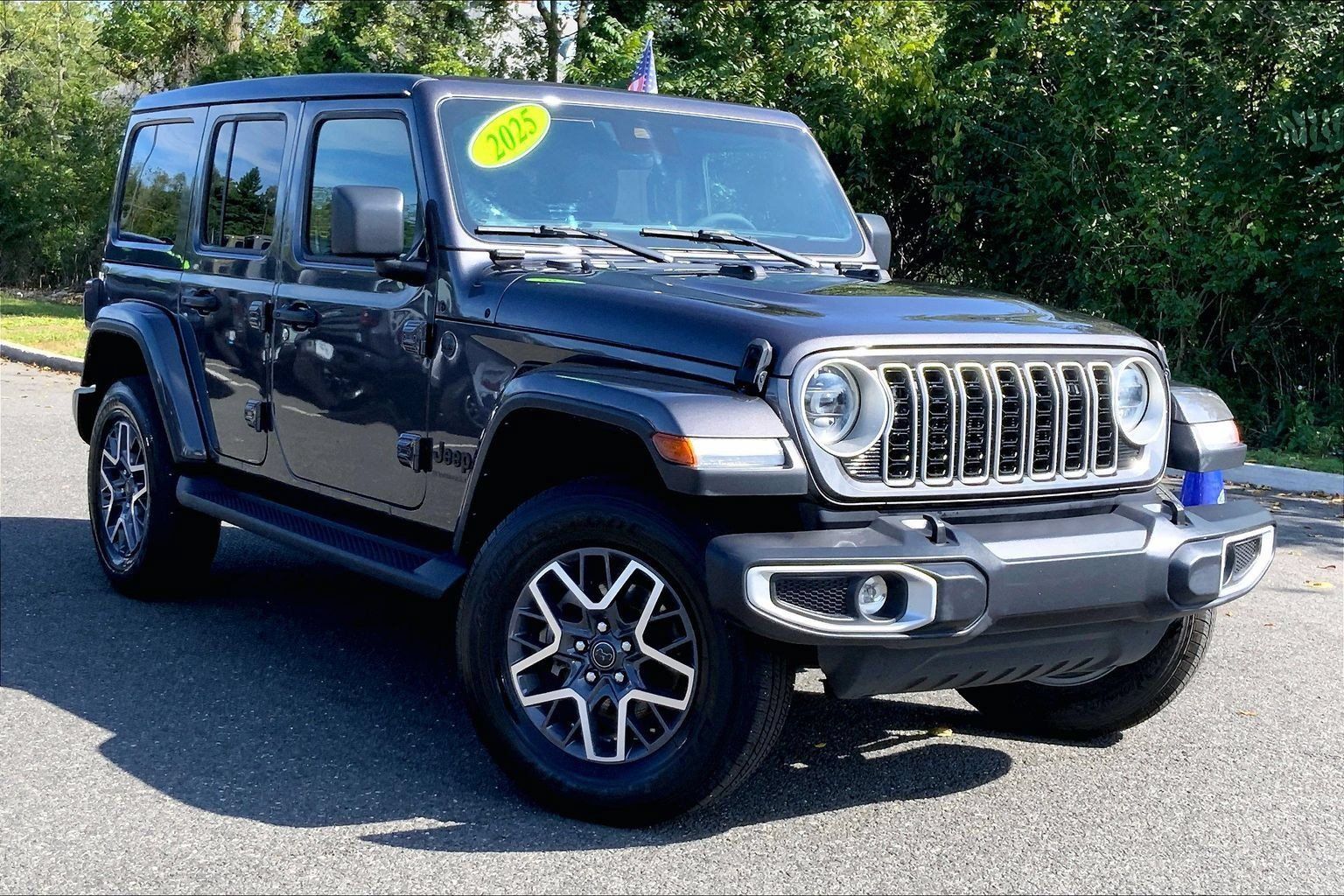 Certified 2025 Jeep Wrangler Unlimited Sahara w/ Safety Group AWD/4WD image 2