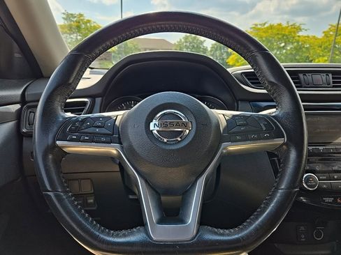 Used 2017 Nissan Rogue SV AWD/4WD image 14