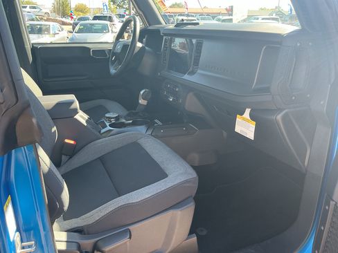 Used 2025 Ford Bronco Big Bend w/ Black Appearance Package AWD/4WD image 13