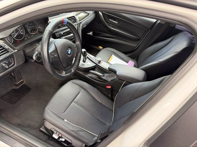 Used 2018 BMW 320i xDrive Sedan AWD/4WD image 2