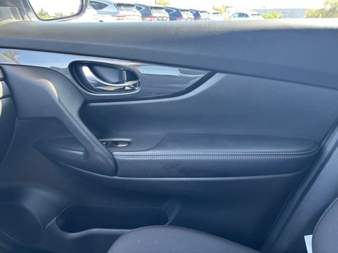 Used 2020 Nissan Rogue SV w/ Sun & Sound Touring Package FWD image 16