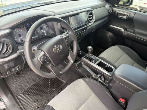 Used 2021 Toyota Tacoma TRD Off-Road AWD/4WD image 4