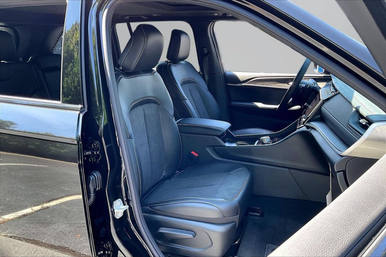 New 2027 Jeep Grand Cherokee Altitude AWD/4WD image 20