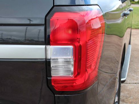Used 2022 Ford Expedition XLT RWD image 12