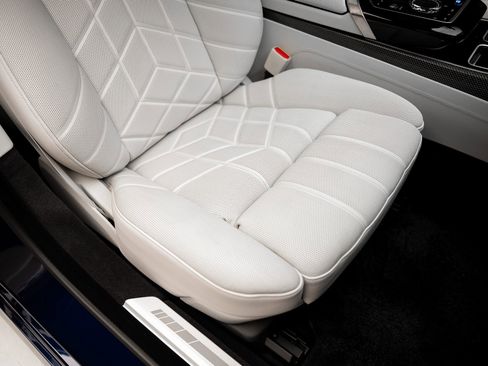 Used 2023 BMW i7 xDrive60 image 63