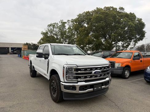 Used 2023 Ford F250 Lariat AWD/4WD image 2