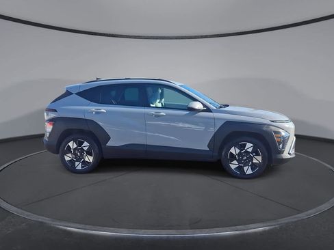 Used 2025 Hyundai Kona SEL image 9