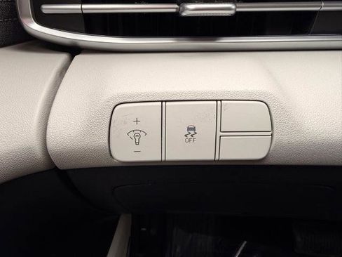 New 2025 Hyundai Elantra Limited w/ Cargo Package FWD image 23