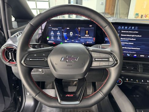 Used 2025 Chevrolet Equinox EV RS FWD image 13