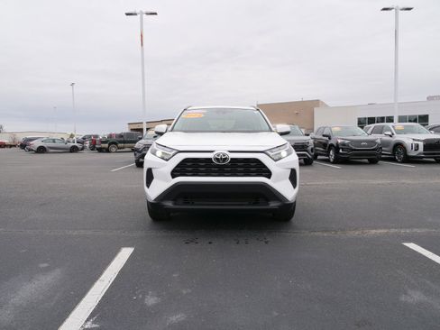 Used 2024 Toyota RAV4 XLE w/ Convenience Package image 9
