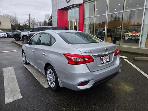 Used 2016 Nissan Sentra SV image 9