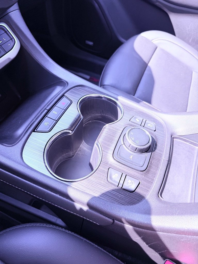 Used 2023 GMC Acadia SLT w/ Elevation Edition FWD image 29