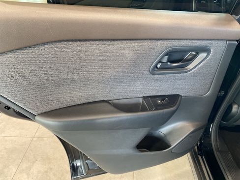 Used 2023 Nissan Rogue S image 26