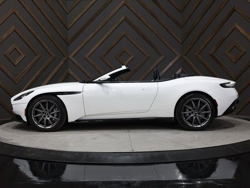Used 2019 Aston Martin DB11 Volante image 3