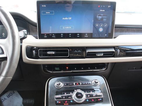 Used 2022 Lincoln Nautilus Reserve w/ Luxury Package image 14