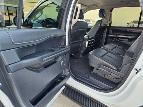 Used 2024 Ford Expedition Max XLT image 17
