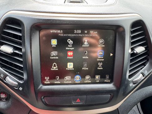 Used 2017 Jeep Cherokee Latitude w/ Comfort/Convenience Group FWD image 20