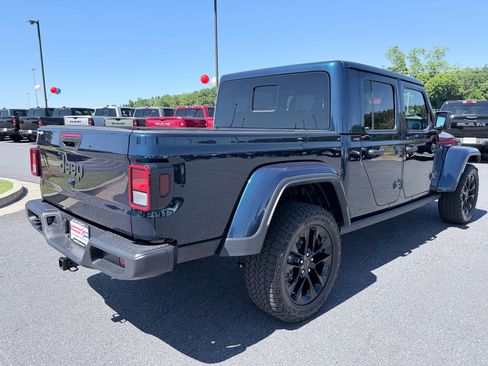 Used 2025 Jeep Gladiator Sport AWD/4WD image 6