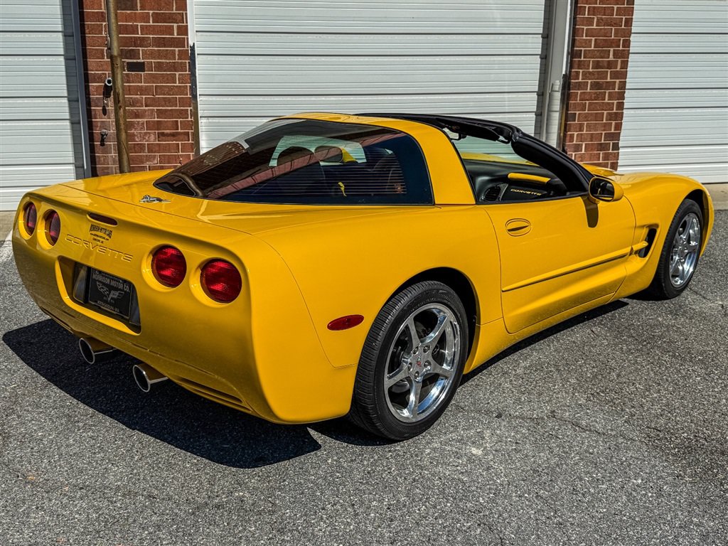 Used 2003 Chevrolet Corvette Coupe w/ Preferred Equipment Group RWD image 36
