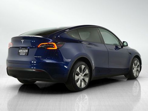 Used 2022 Tesla Model Y Long Range image 5