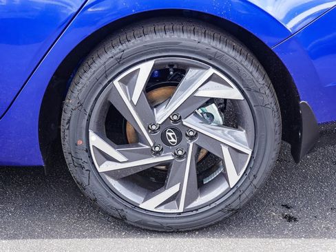 Certified 2025 Hyundai Elantra SEL FWD image 12