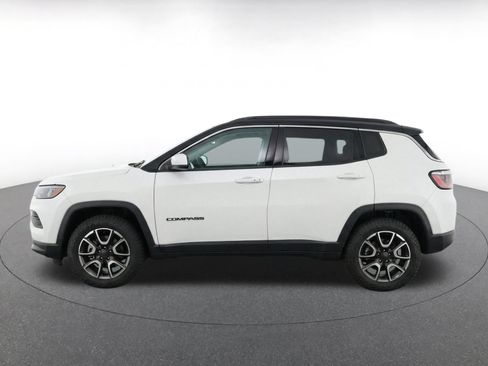 Used 2025 Jeep Compass Trailhawk AWD/4WD image 4
