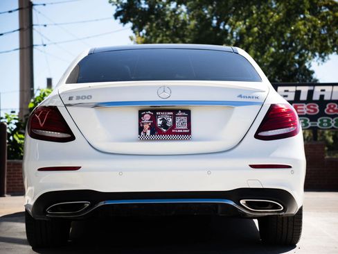 Used 2018 Mercedes-Benz E 300 4MATIC w/ Premium 2 Package image 3