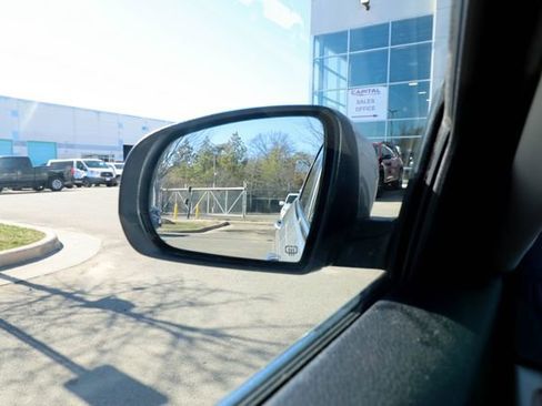 Used 2018 Jeep Cherokee Limited image 55