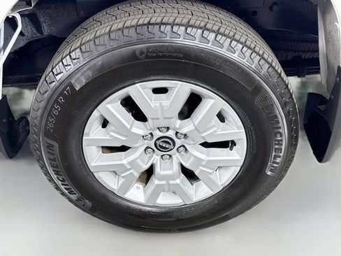 Used 2024 Nissan Frontier SV w/ SV Convenience Package RWD image 29