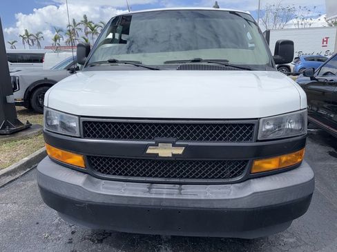 Used 2018 Chevrolet Express 2500 image 2