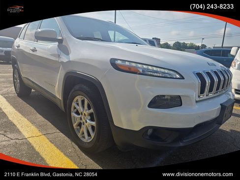 Used 2015 Jeep Cherokee Latitude w/ Cold Weather Group AWD/4WD image 3