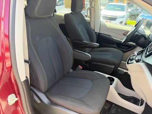 Used 2023 Chrysler Voyager LX FWD image 37