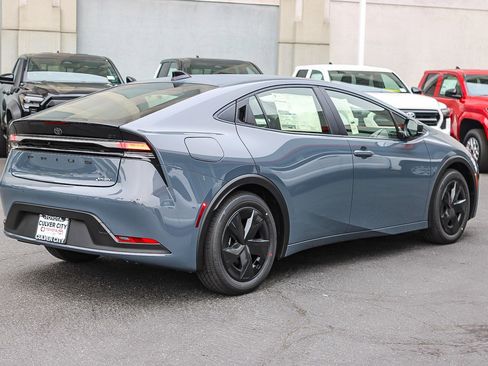 New 2026 Toyota Prius Plug-In Hybrid FWD image 9