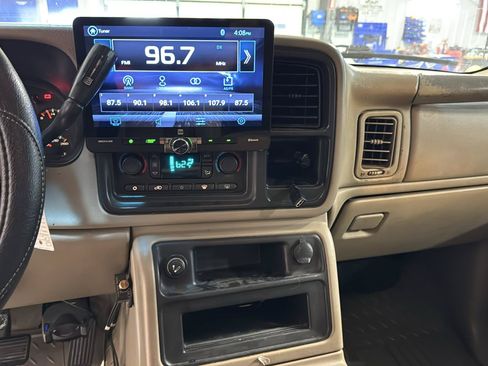 Used 2004 Chevrolet Silverado 2500 LT w/ Skid Plate Package AWD/4WD image 20