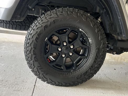 Used 2020 Jeep Gladiator Rubicon image 24