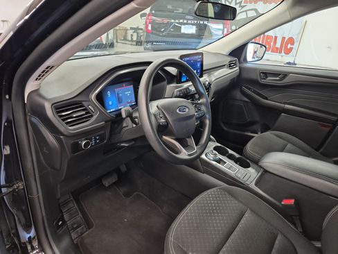 Used 2025 Ford Escape Active AWD/4WD image 12