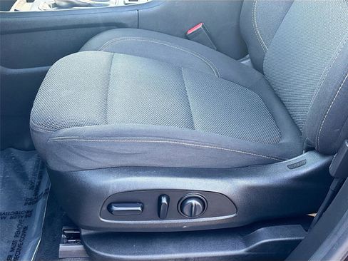 Used 2020 Chevrolet Traverse LT image 19