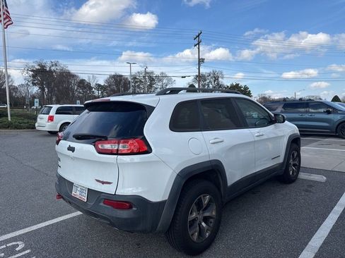Used 2015 Jeep Cherokee Trailhawk w/ Comfort/Convenience Group image 4